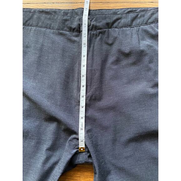 JOHNNIE-O Dark Grey Lightweight Golf Shorts sz 38 - Picture 9 of 12